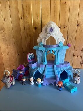Fisher-Price Little People Frozen Ice Castle Playset